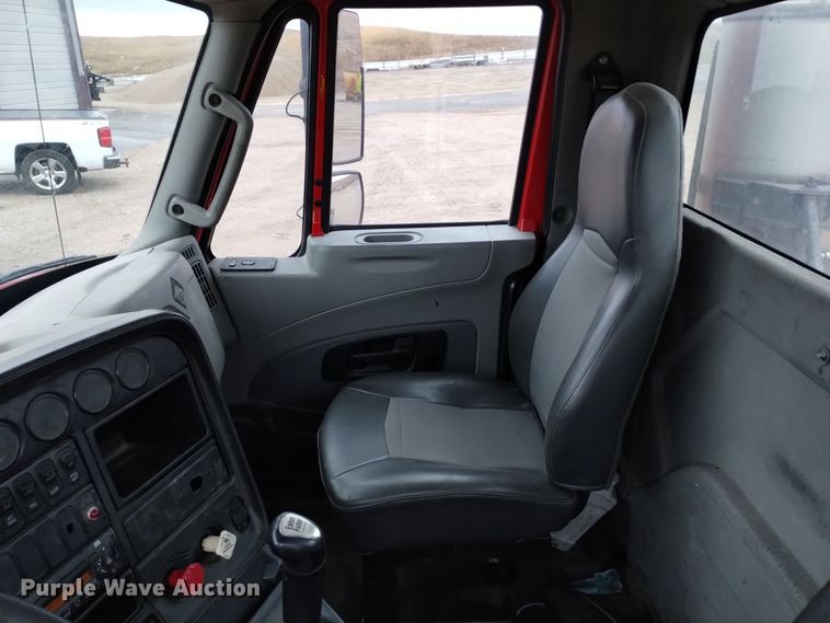 image for item DK8900 2011 International ProStar 122  semi truck