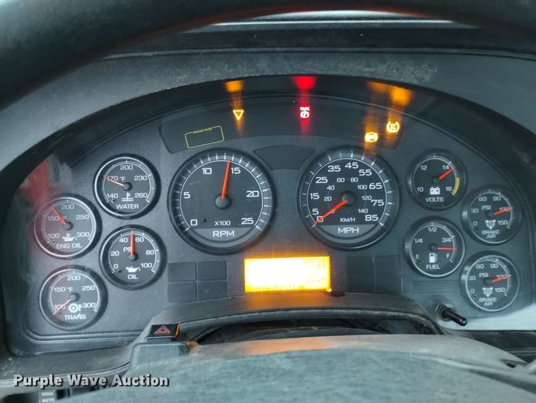 image for item DK8900 2011 International ProStar 122  semi truck