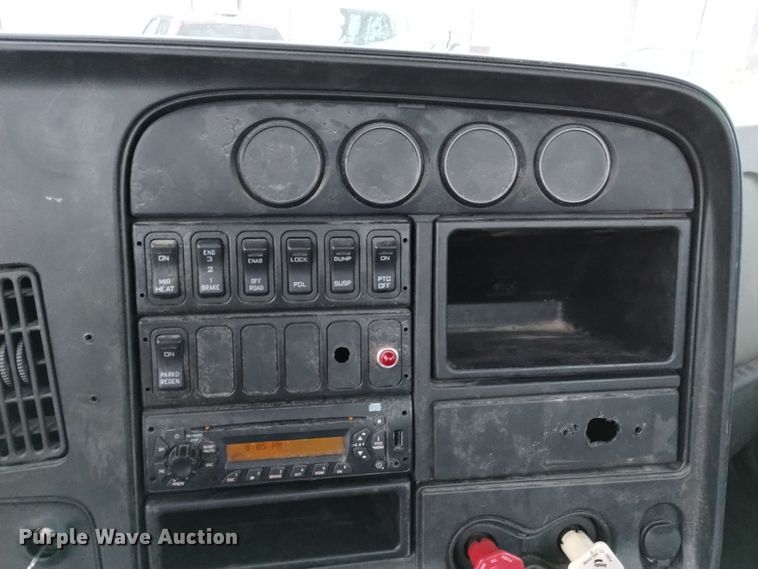 image for item DK8900 2011 International ProStar 122  semi truck