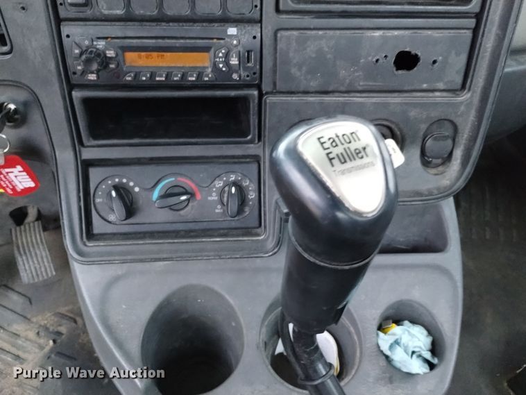 image for item DK8900 2011 International ProStar 122  semi truck