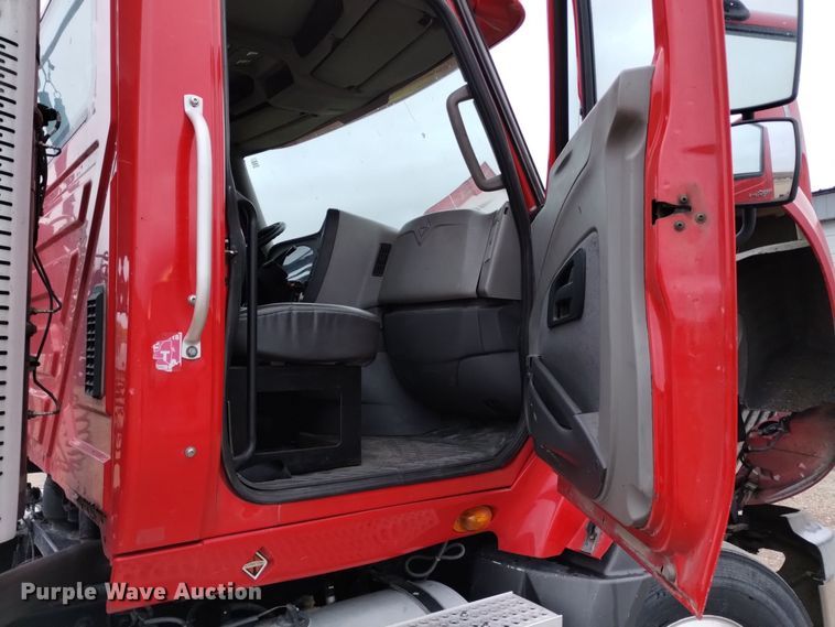 image for item DK8900 2011 International ProStar 122  semi truck