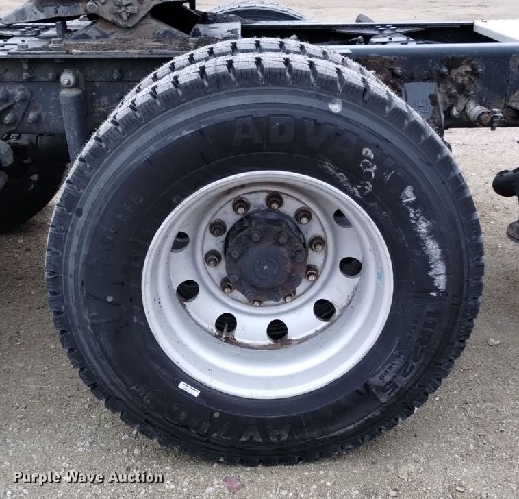 image for item DK8900 2011 International ProStar 122  semi truck