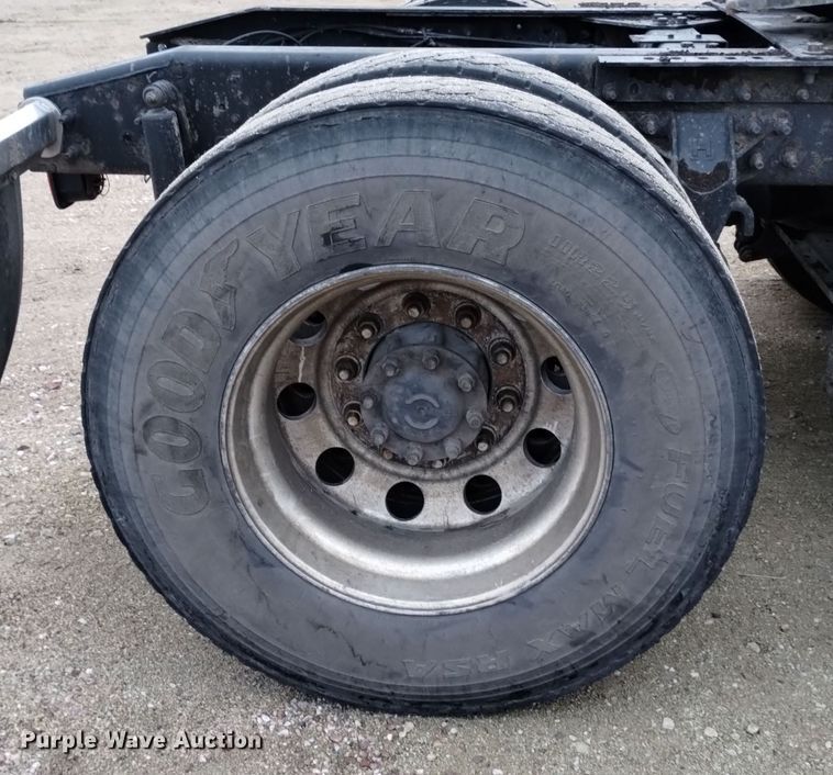 image for item DK8900 2011 International ProStar 122  semi truck