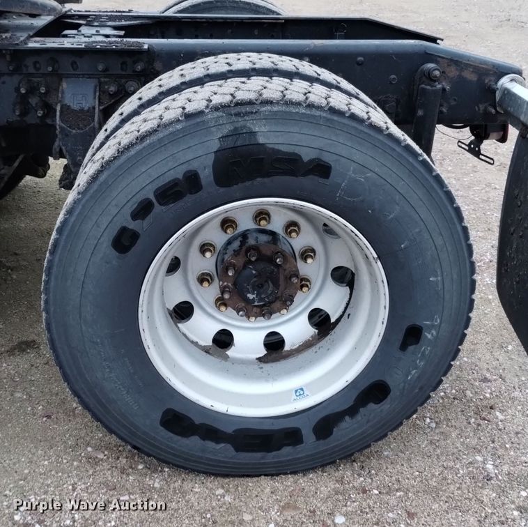 image for item DK8900 2011 International ProStar 122  semi truck