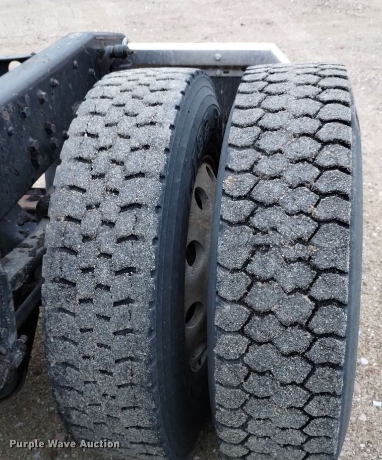 image for item DK8900 2011 International ProStar 122  semi truck