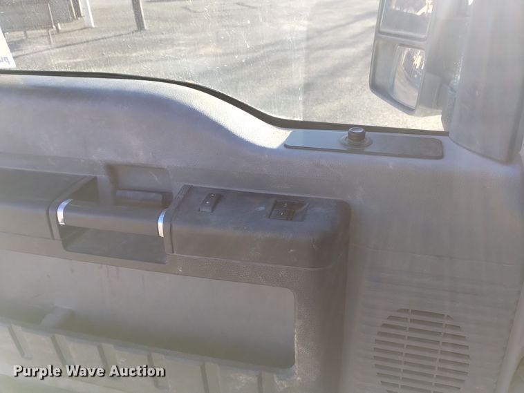 image for item DK8911 2012 Ford F250 Super Duty  utility bed pickup truck