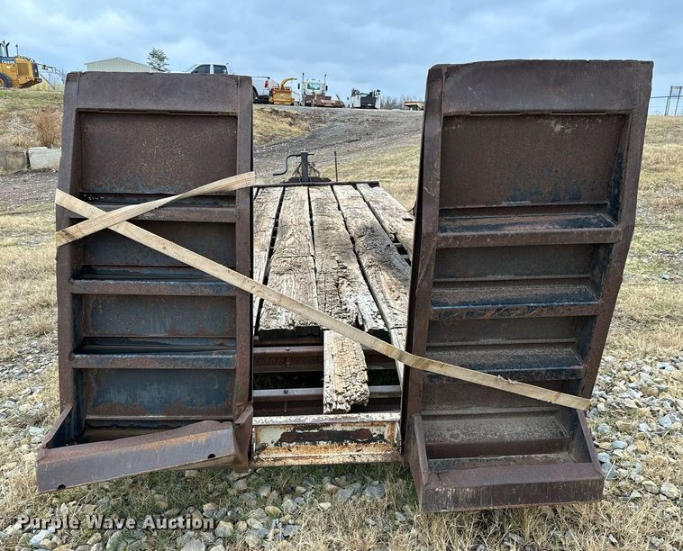 image for item DO5170 1985 Trail King TK18U-2000  equipment trailer