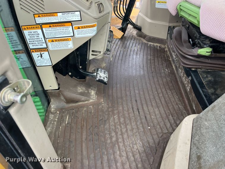 image for item DP2134 2006 John Deere 7420  MFWD tractor