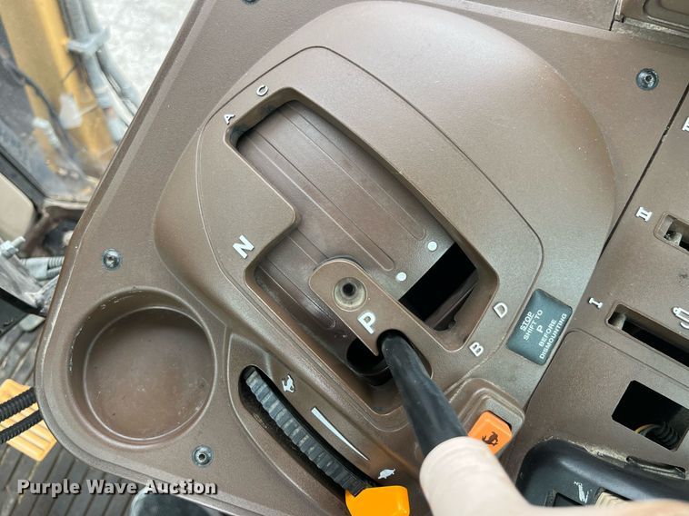 image for item DP2134 2006 John Deere 7420  MFWD tractor