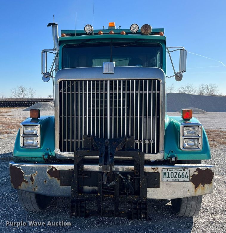 image for item DP2137 1987 International F9379-6x4  dump truck