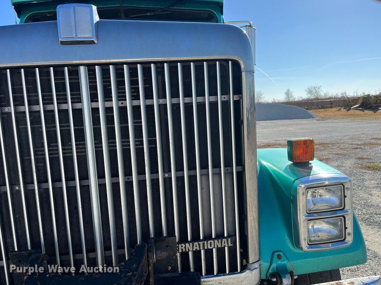 image for item DP2137 1987 International F9379-6x4  dump truck