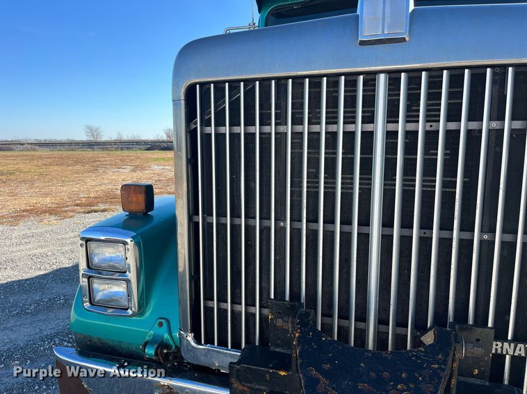 image for item DP2137 1987 International F9379-6x4  dump truck