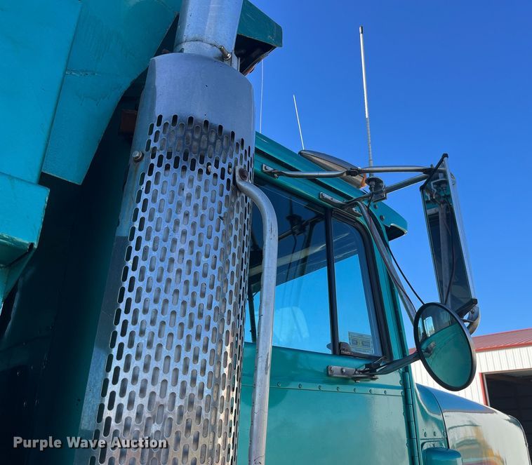 image for item DP2137 1987 International F9379-6x4  dump truck