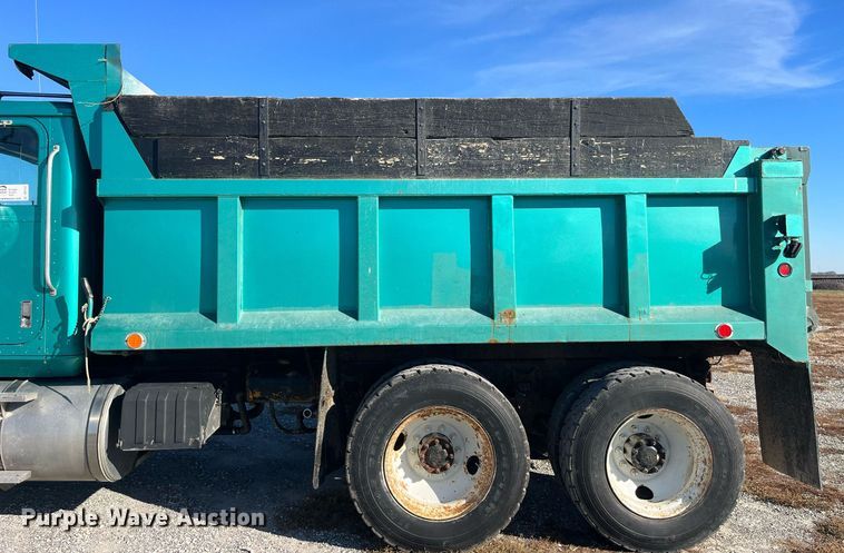 image for item DP2137 1987 International F9379-6x4  dump truck