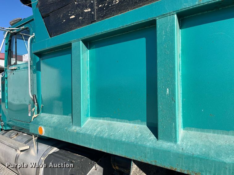 image for item DP2137 1987 International F9379-6x4  dump truck