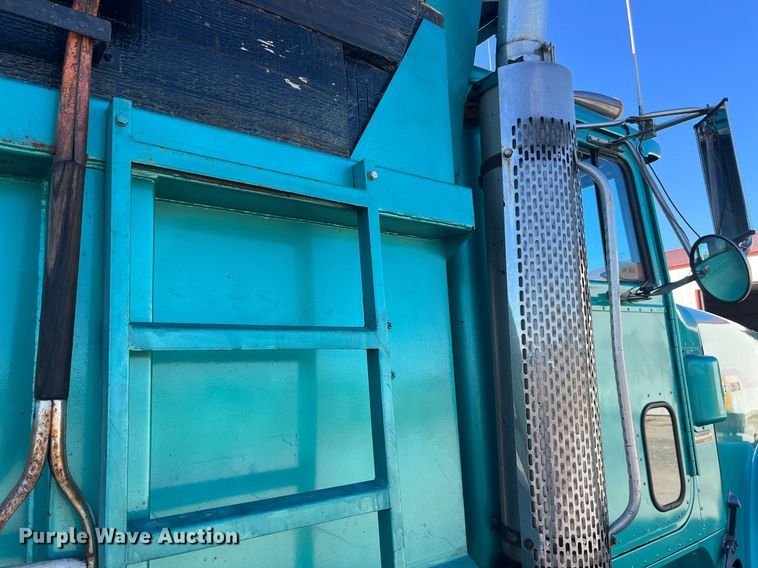 image for item DP2137 1987 International F9379-6x4  dump truck