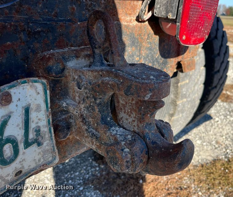 image for item DP2137 1987 International F9379-6x4  dump truck