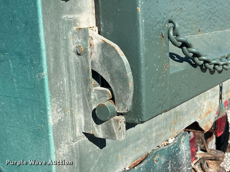 image for item DP2137 1987 International F9379-6x4  dump truck