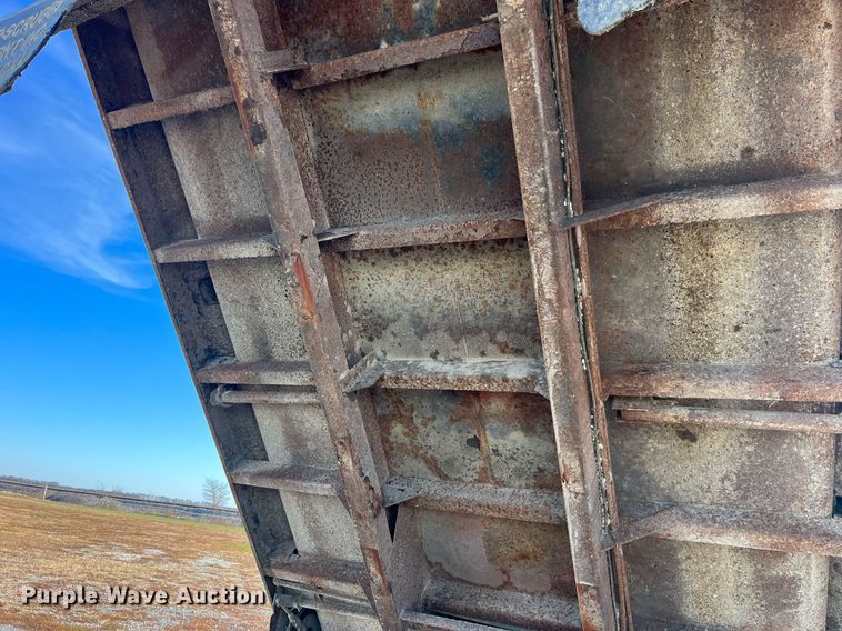 image for item DP2137 1987 International F9379-6x4  dump truck