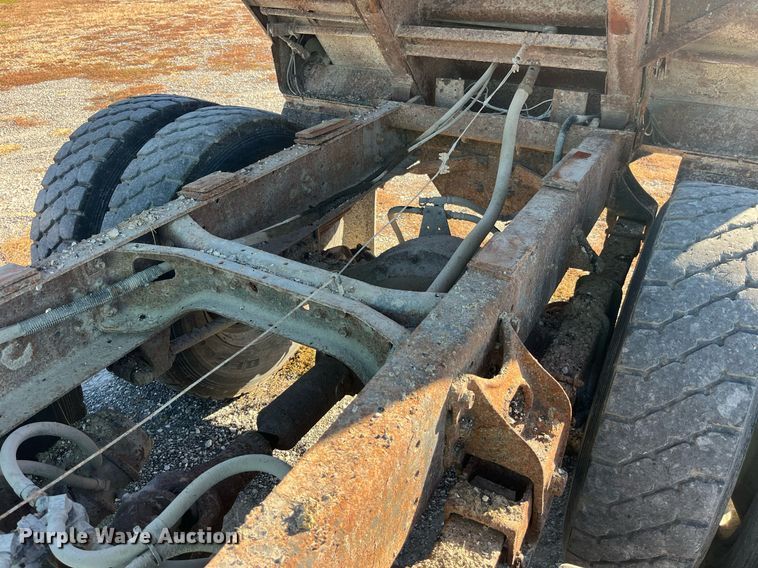 image for item DP2137 1987 International F9379-6x4  dump truck