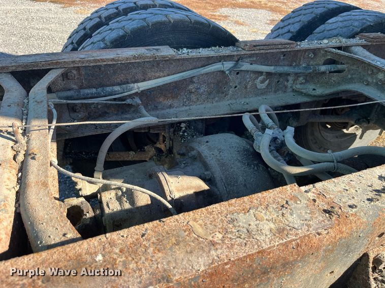 image for item DP2137 1987 International F9379-6x4  dump truck