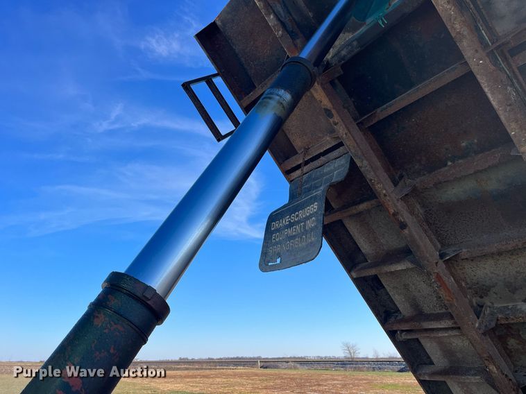 image for item DP2137 1987 International F9379-6x4  dump truck