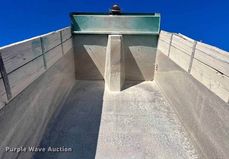 image for item DP2137 1987 International F9379-6x4  dump truck