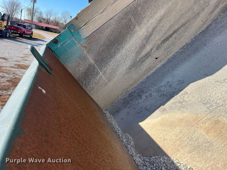 image for item DP2137 1987 International F9379-6x4  dump truck