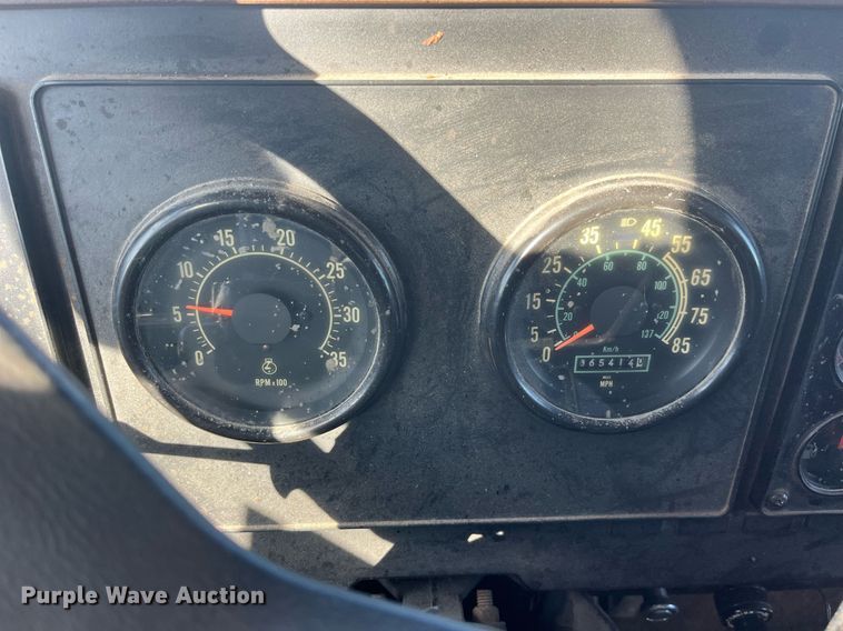 image for item DP2137 1987 International F9379-6x4  dump truck