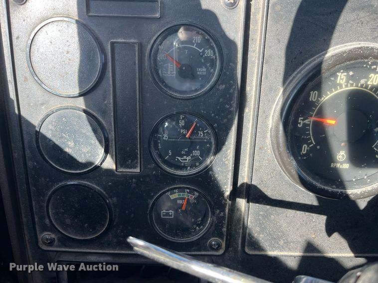 image for item DP2137 1987 International F9379-6x4  dump truck