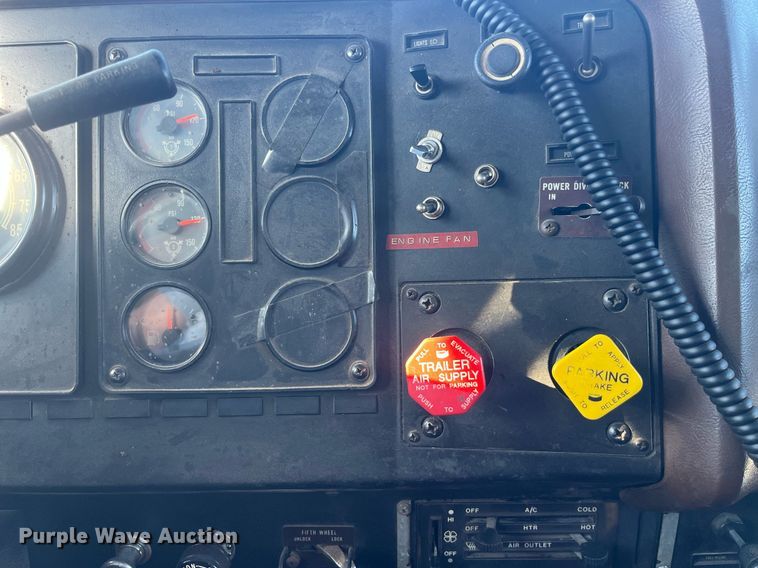 image for item DP2137 1987 International F9379-6x4  dump truck