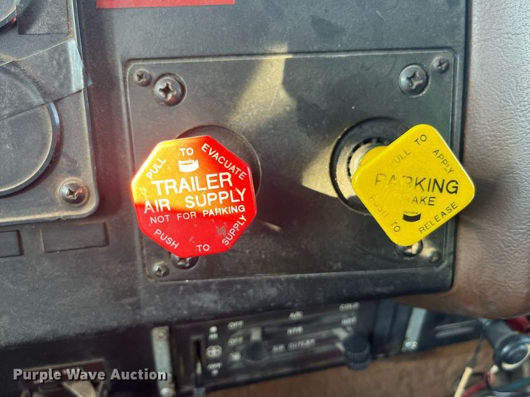 image for item DP2137 1987 International F9379-6x4  dump truck