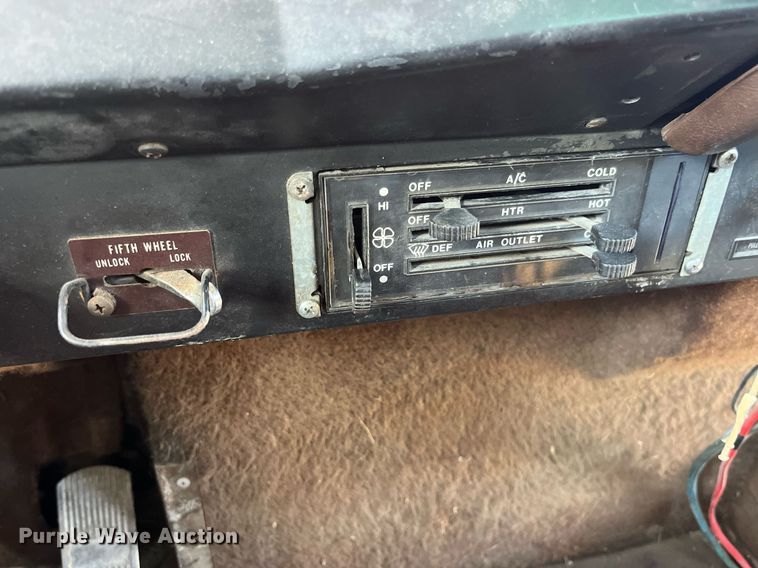 image for item DP2137 1987 International F9379-6x4  dump truck