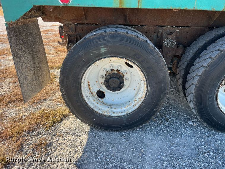 image for item DP2137 1987 International F9379-6x4  dump truck