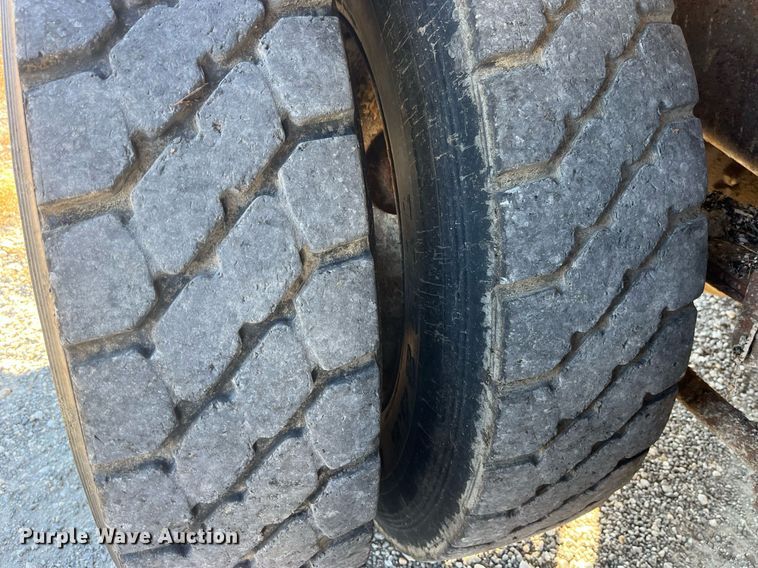 image for item DP2137 1987 International F9379-6x4  dump truck