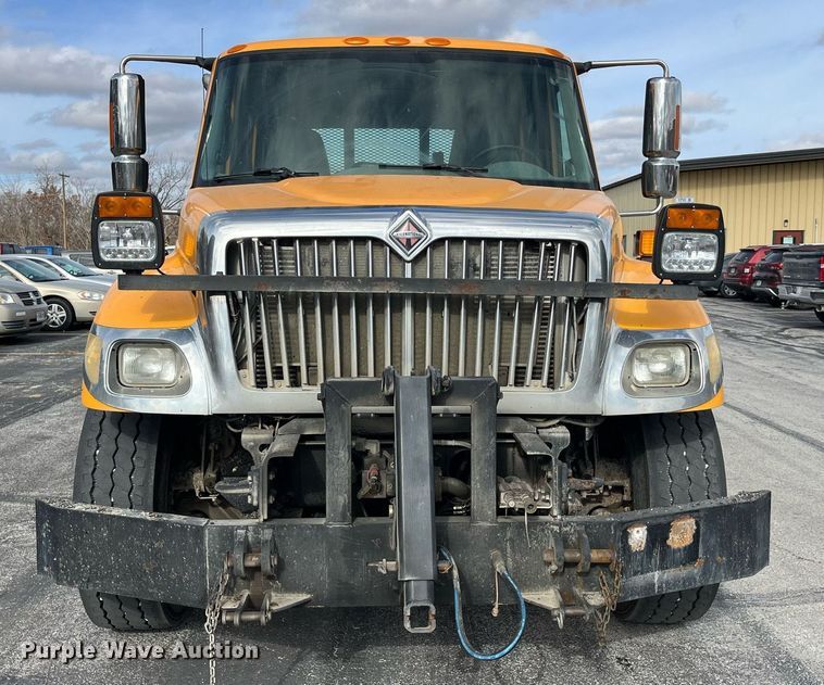 image for item DP2139 2006 International 7400  dump flatbed truck