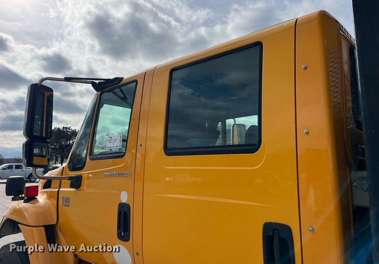 image for item DP2139 2006 International 7400  dump flatbed truck