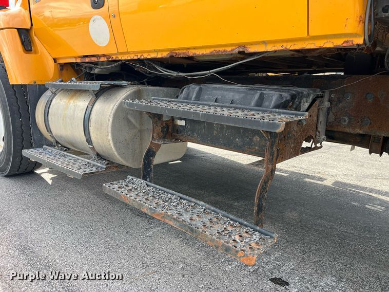 image for item DP2139 2006 International 7400  dump flatbed truck