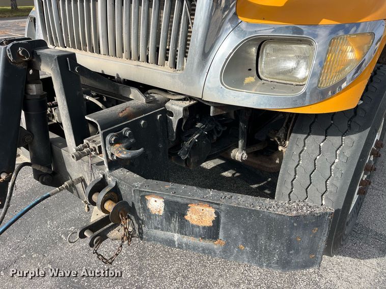 image for item DP2139 2006 International 7400  dump flatbed truck