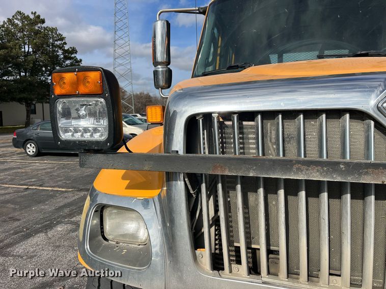 image for item DP2139 2006 International 7400  dump flatbed truck