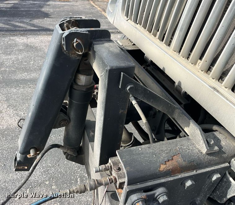 image for item DP2139 2006 International 7400  dump flatbed truck