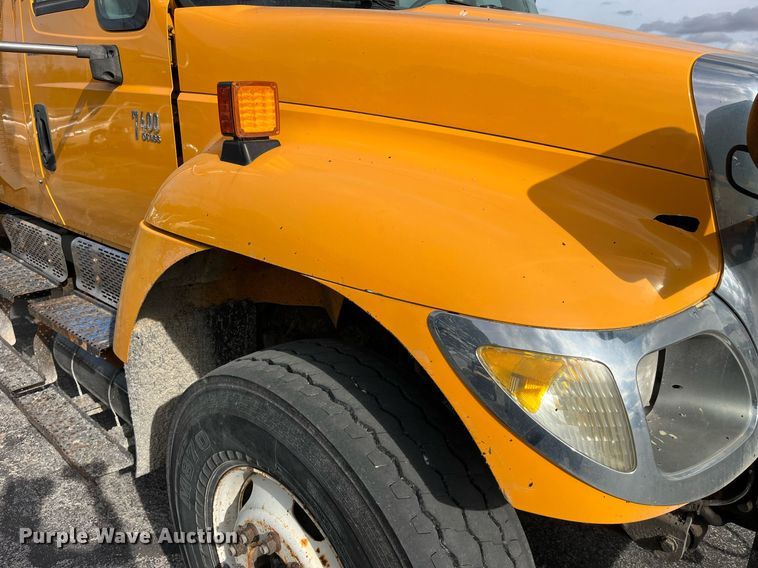 image for item DP2139 2006 International 7400  dump flatbed truck