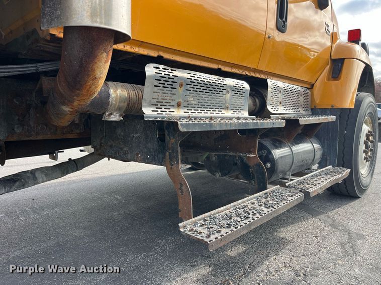 image for item DP2139 2006 International 7400  dump flatbed truck