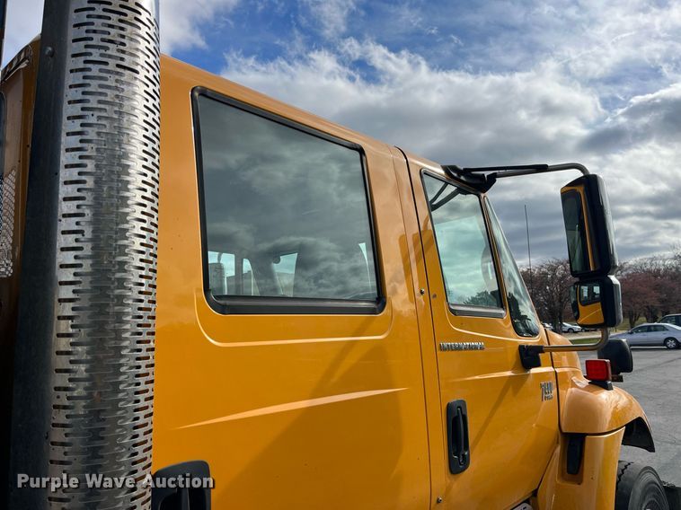 image for item DP2139 2006 International 7400  dump flatbed truck