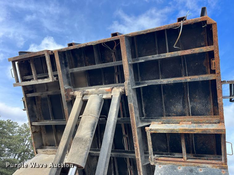 image for item DP2139 2006 International 7400  dump flatbed truck