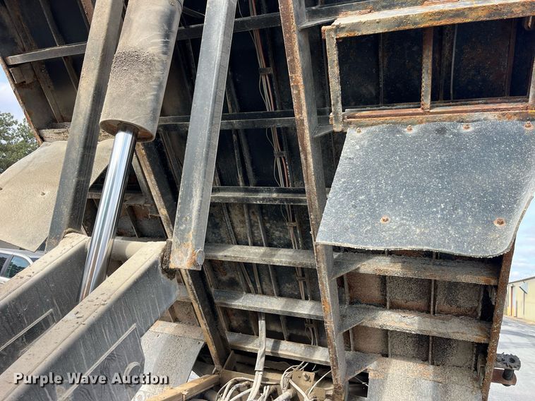 image for item DP2139 2006 International 7400  dump flatbed truck