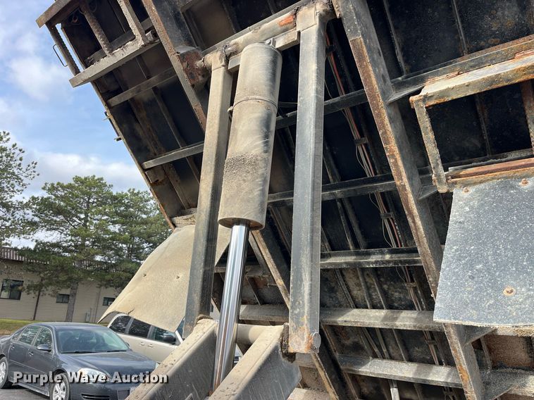 image for item DP2139 2006 International 7400  dump flatbed truck