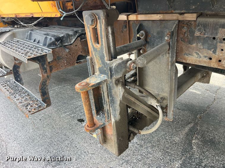 image for item DP2139 2006 International 7400  dump flatbed truck