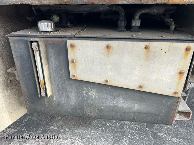 image for item DP2139 2006 International 7400  dump flatbed truck