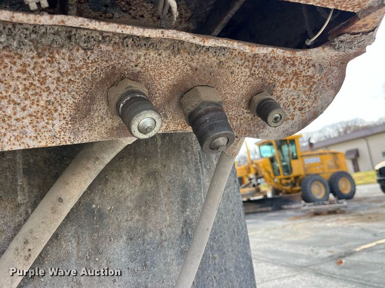 image for item DP2139 2006 International 7400  dump flatbed truck